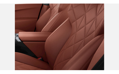 BMW iX xDrive45 - автомобили, коли, обяви за нови и употребявани 8