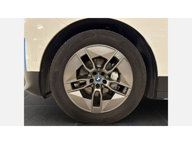 BMW iX xDrive50 - автомобили, коли, обяви за нови и употребявани 4