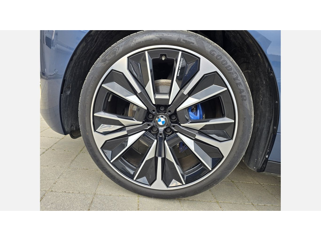 BMW iX xDrive60 - автомобили, коли, обяви за нови и употребявани 4