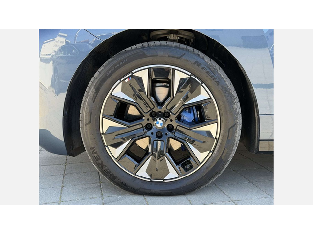 BMW iX xDrive60 - автомобили, коли, обяви за нови и употребявани 4