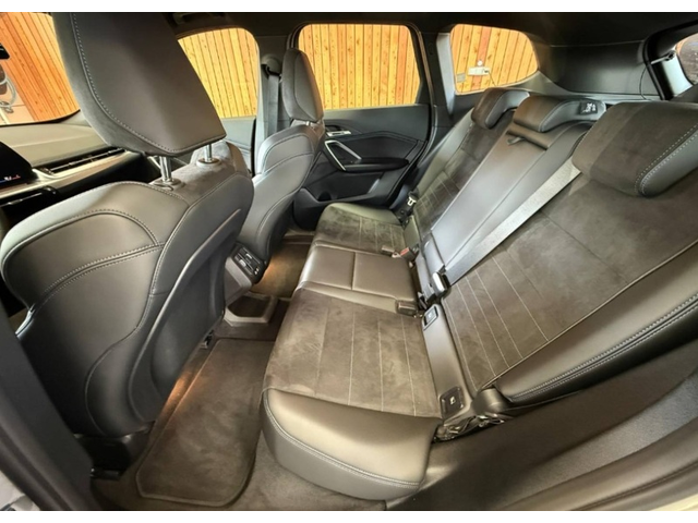 BMW iX1 iX1 eDrive20 - автомобили, коли, обяви за нови и употребявани 8