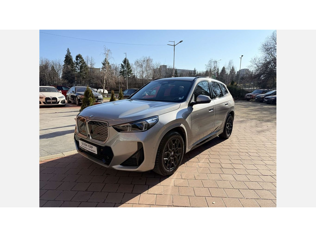 BMW iX1 xDrive30 - автомобили, коли, обяви за нови и употребявани 0