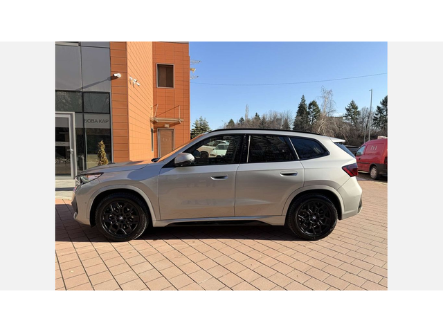 BMW iX1 xDrive30 - автомобили, коли, обяви за нови и употребявани 4