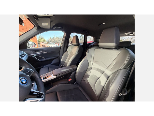 BMW iX1 xDrive30 - автомобили, коли, обяви за нови и употребявани 9