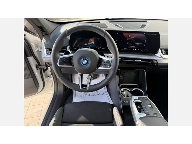 BMW iX1 xDrive30 - автомобили, коли, обяви за нови и употребявани 11