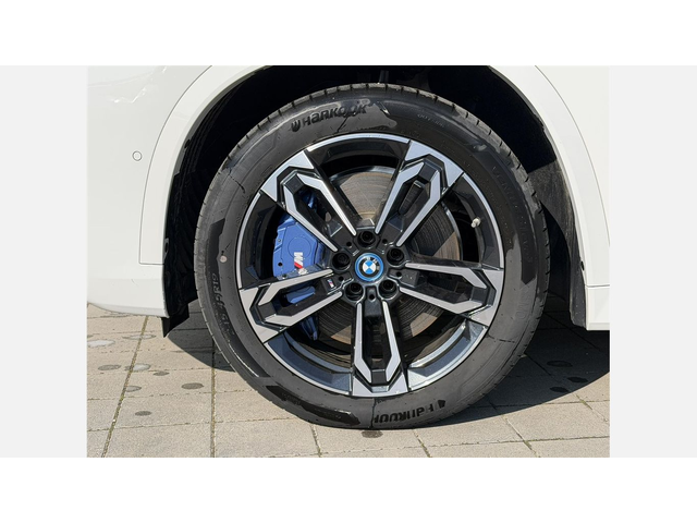 BMW iX1 xDrive30 - автомобили, коли, обяви за нови и употребявани 4