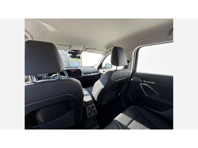 BMW iX1 xDrive30 - автомобили, коли, обяви за нови и употребявани 10