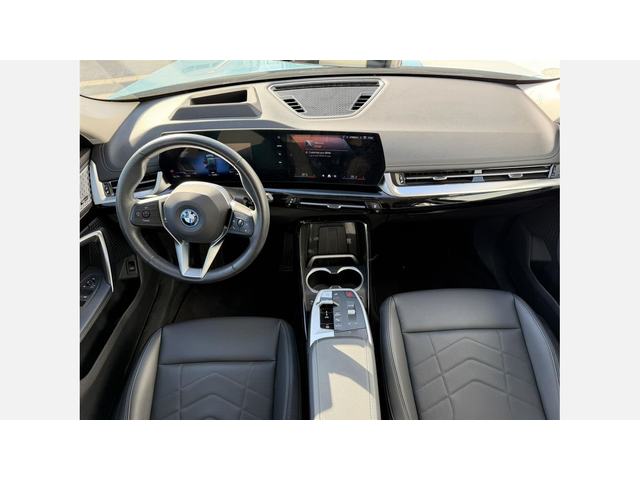 BMW iX1 xDrive30 - автомобили, коли, обяви за нови и употребявани 6