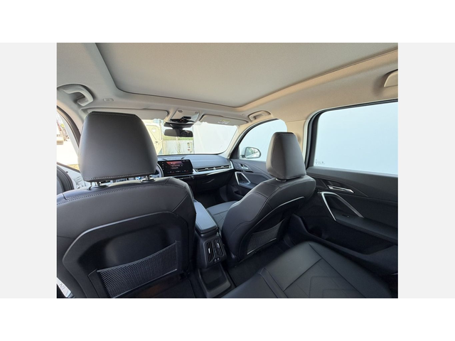 BMW iX1 xDrive30 - автомобили, коли, обяви за нови и употребявани 10