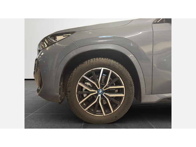 BMW iX1 xDrive30 - автомобили, коли, обяви за нови и употребявани 4