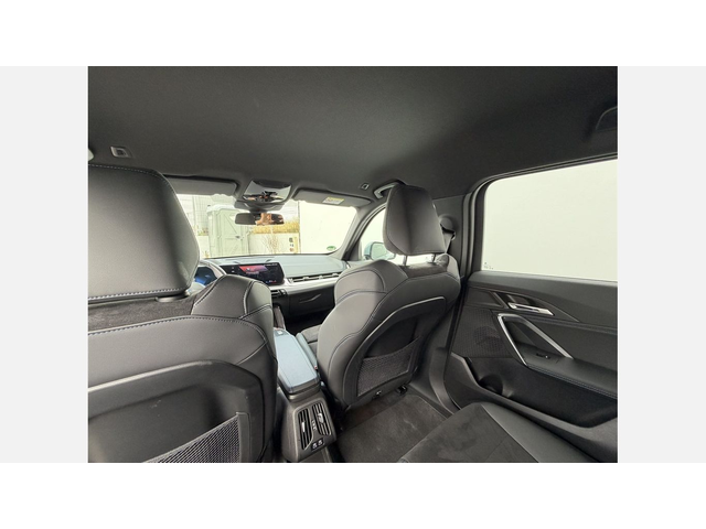 BMW iX1 xDrive30 - автомобили, коли, обяви за нови и употребявани 10