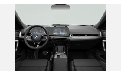 BMW iX1 xDrive30 - автомобили, коли, обяви за нови и употребявани 9