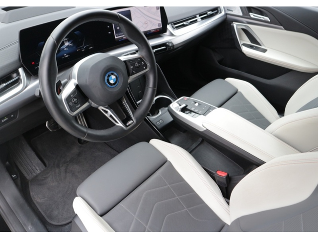 BMW iX2 iX2 xDrive30 M Pack - автомобили, коли, обяви за нови и употребявани 4