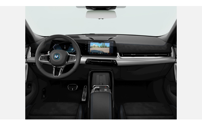 BMW iX2 xDrive30 - автомобили, коли, обяви за нови и употребявани 9