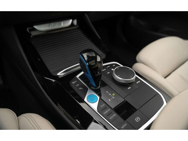 BMW iX3 iX3 M Sport - автомобили, коли, обяви за нови и употребявани 11