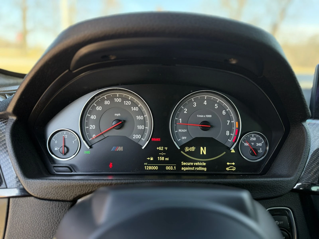 BMW M4 HEAD-UP* HARMAN* KEYLESS* КЛИП* КАМЕРА* ПОДГРЕВ* А - автомобили, коли, обяви за нови и употребявани 6