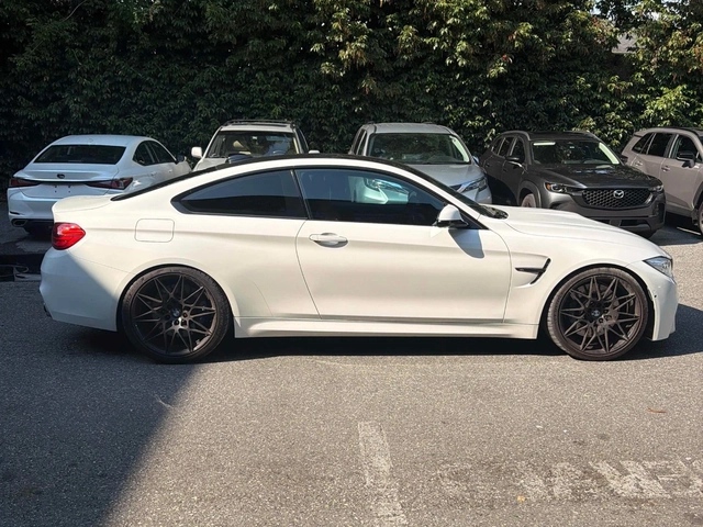 BMW M4 DCT* HARMAN KARDON* КОЖА* ПОДГРЕВ* КАМЕРА* - автомобили, коли, обяви за нови и употребявани 2