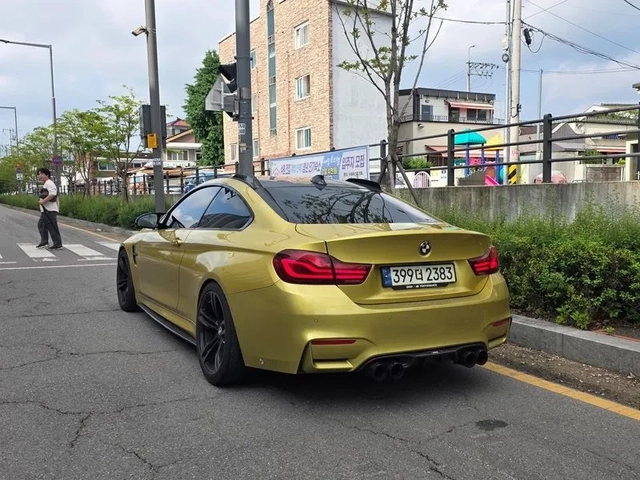BMW M4 - автомобили, коли, обяви за нови и употребявани 3