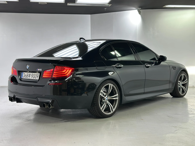 BMW M5 (F10) M5 Sedan - автомобили, коли, обяви за нови и употребявани 1