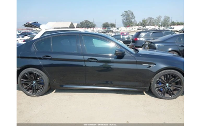 BMW M5 XDRIVE bowers & wilkins Видео на двигател Carfax - автомобили, коли, обяви за нови и употребявани 6