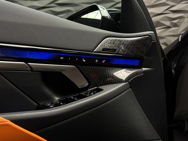 BMW M5 G90 Ceramic* B&W* Carbon* Ultimate Package - автомобили, коли, обяви за нови и употребявани 12