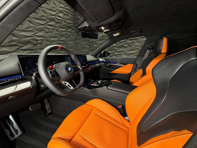 BMW M5 G90 Ceramic* B&W* Carbon* Ultimate Package - автомобили, коли, обяви за нови и употребявани 6