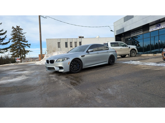 BMW M5 * 4dr Sdn * CARFAX * ЦЕНА ДО БГ - автомобили, коли, обяви за нови и употребявани 0
