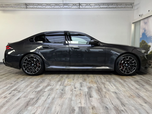 BMW M5 - автомобили, коли, обяви за нови и употребявани 2