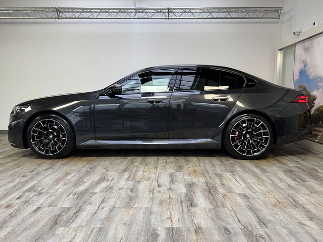 BMW M5 - автомобили, коли, обяви за нови и употребявани 3