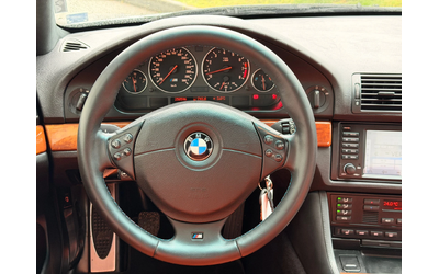 BMW M5 - автомобили, коли, обяви за нови и употребявани 11