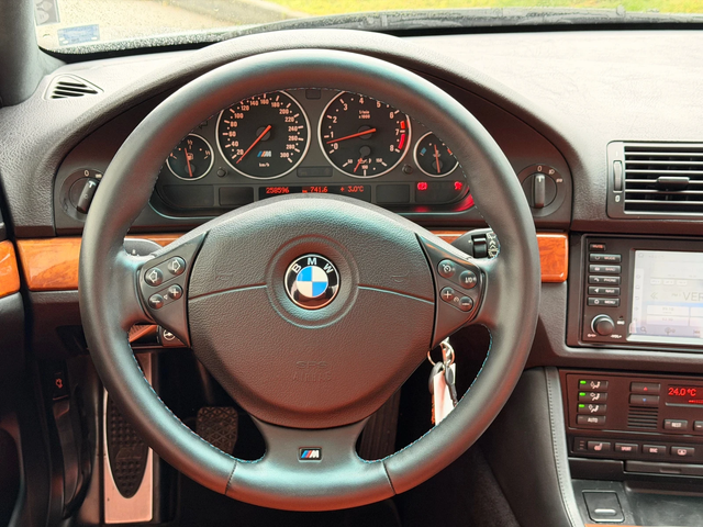 BMW M5 - автомобили, коли, обяви за нови и употребявани 11