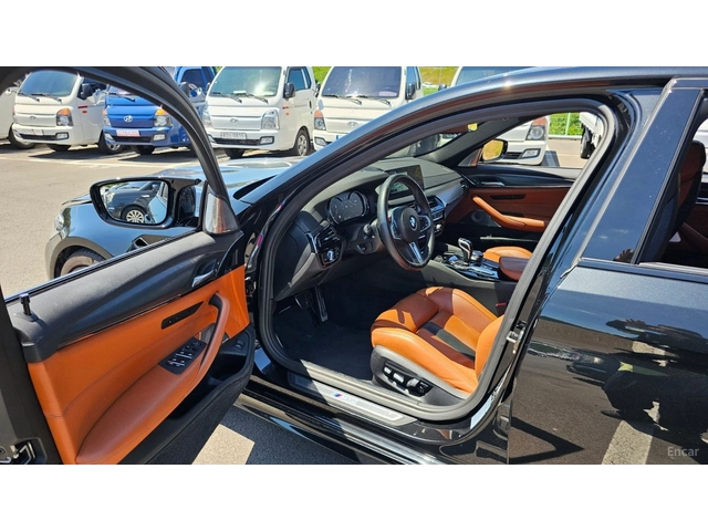 BMW M5 ДИСТРОНИК* BOWERS&WILLKINS* ОБДУХВАНЕ* 360* - автомобили, коли, обяви за нови и употребявани 7