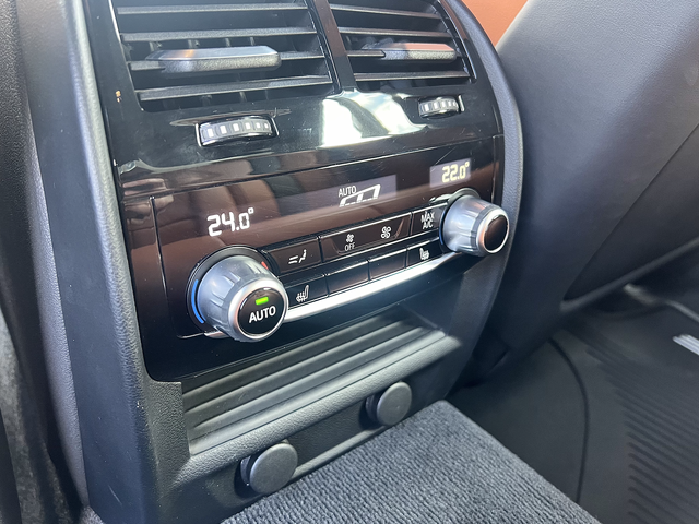 BMW M5 Competition xDrive B&W - автомобили, коли, обяви за нови и употребявани 12