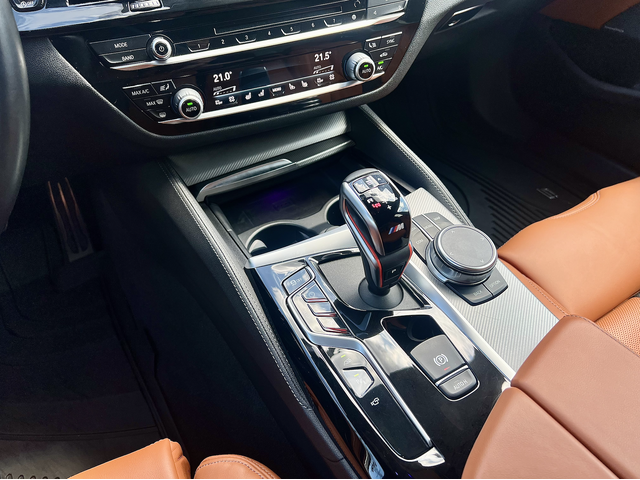 BMW M5 Competition xDrive B&W - автомобили, коли, обяви за нови и употребявани 8