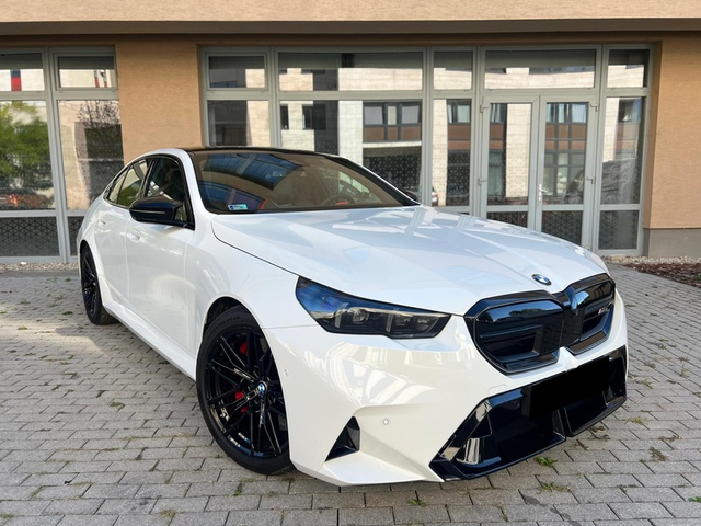 BMW M5 M5 4.4 Hybrid xDrive - автомобили, коли, обяви за нови и употребявани 0