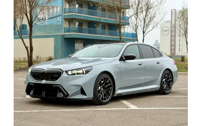 bmw-m5-m5-xdrive - 0