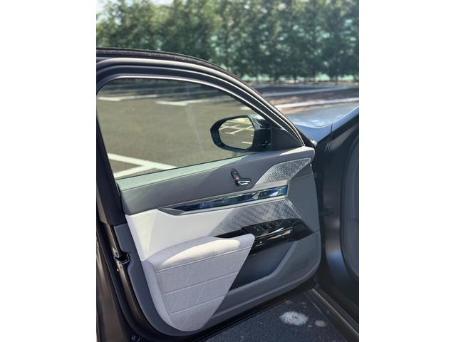 BMW M760e M760e Plug-in Hybrid xDrive - автомобили, коли, обяви за нови и употребявани 10