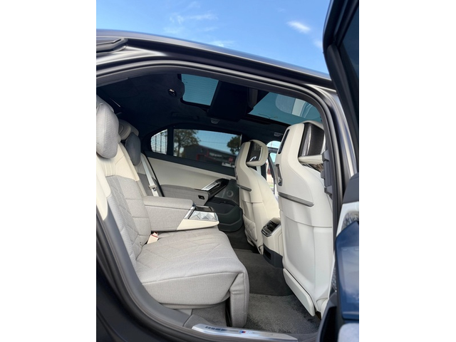 BMW M760e M760e Plug-in Hybrid xDrive - автомобили, коли, обяви за нови и употребявани 12