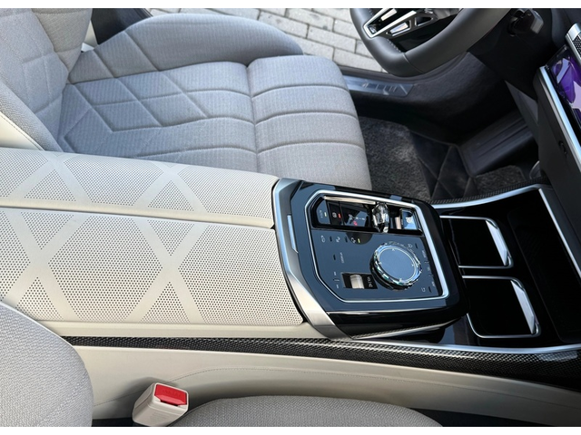 BMW M760e M760e Plug-in Hybrid xDrive - автомобили, коли, обяви за нови и употребявани 15