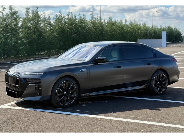 BMW M760e M760e Plug-in Hybrid xDrive - автомобили, коли, обяви за нови и употребявани 1