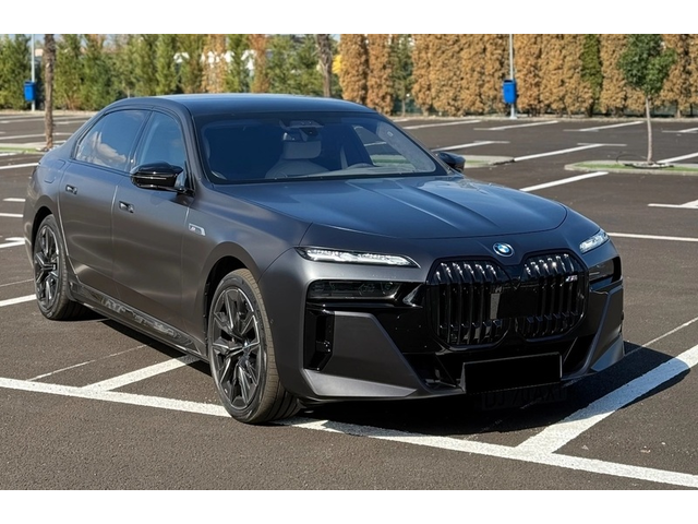 BMW M760e M760e Plug-in Hybrid xDrive - автомобили, коли, обяви за нови и употребявани 2