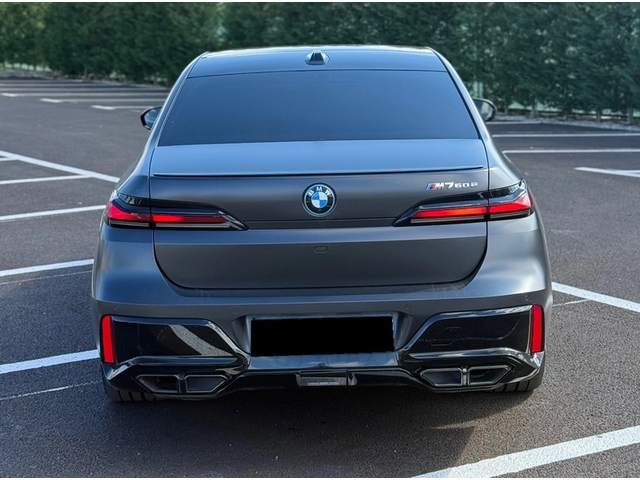 BMW M760e M760e Plug-in Hybrid xDrive - автомобили, коли, обяви за нови и употребявани 4