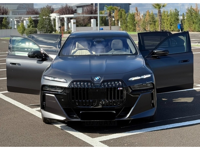 BMW M760e M760e Plug-in Hybrid xDrive - автомобили, коли, обяви за нови и употребявани 6