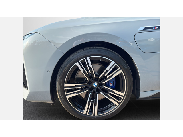 BMW M760e xDrive - автомобили, коли, обяви за нови и употребявани 4