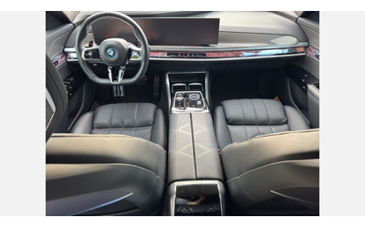 BMW M760e xDrive - автомобили, коли, обяви за нови и употребявани 6