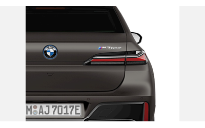 bmw-m760e-xdrive-sedan - 5