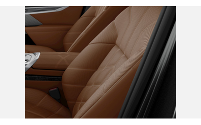 BMW M760e xDrive Седан - автомобили, коли, обяви за нови и употребявани 7