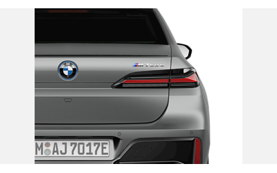bmw-m760e-xdrive-sedan - 5