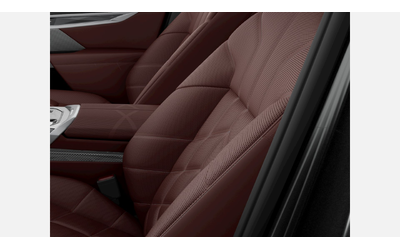 BMW M760e xDrive Sedan - автомобили, коли, обяви за нови и употребявани 7