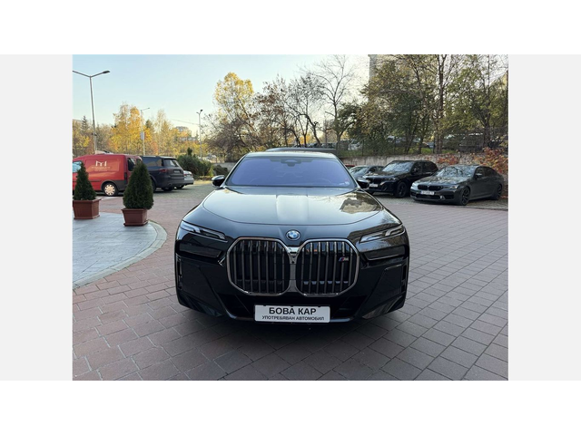 BMW M760e xDrive Седан - автомобили, коли, обяви за нови и употребявани 1